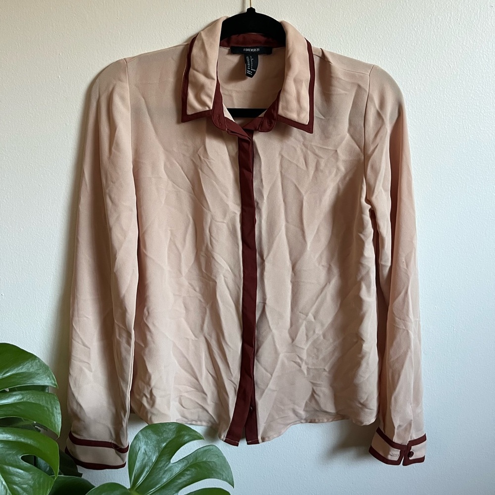 1940s style button down blouse.